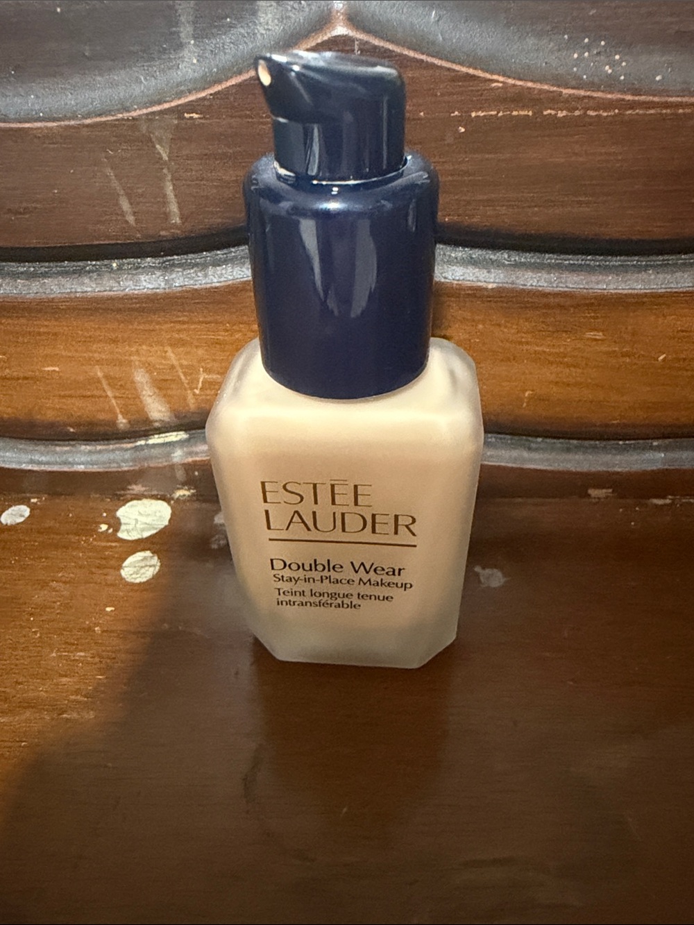 Estee Lauder Double Wear Foundation - Beige with Navy Pump